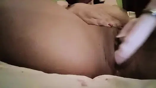 Aku ngentot memekku berdenyut-denyut sambil dimasukin