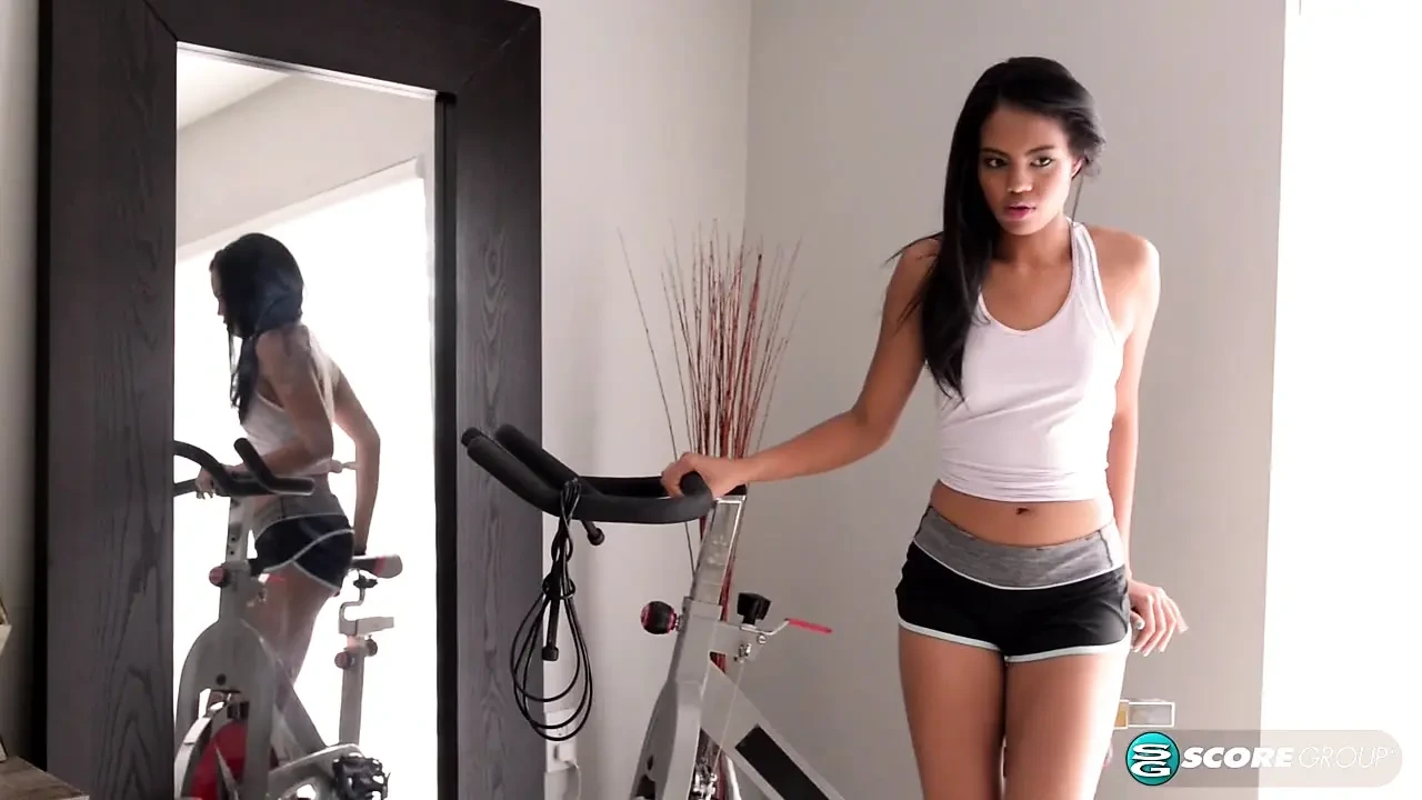 Berlyn's workout turns into a pussy workout