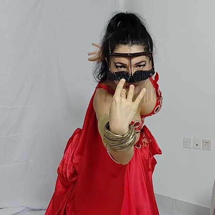 Veiled Oriental Beauty Strips to Naked Belly Dance & Ass Shaking