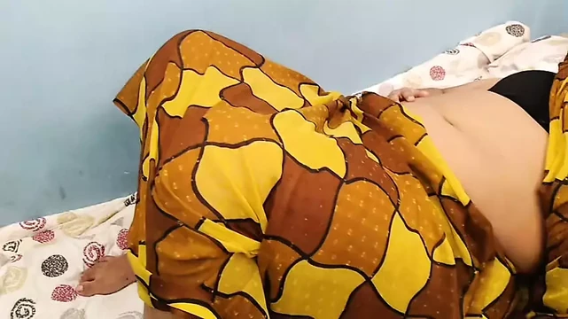 Bed Share With Hot Indian Aunty When No Body Not At Home