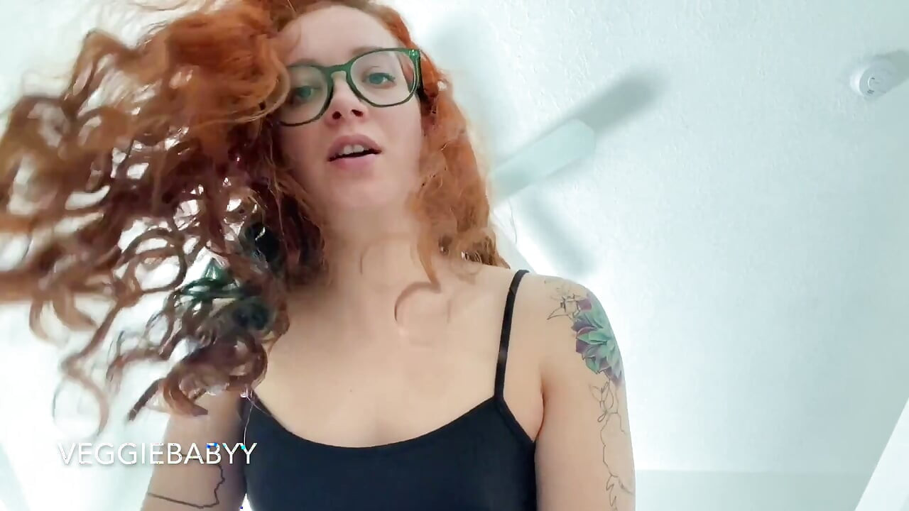 Futa mami te clava duro con su enorme polla, mucho hablar sucio