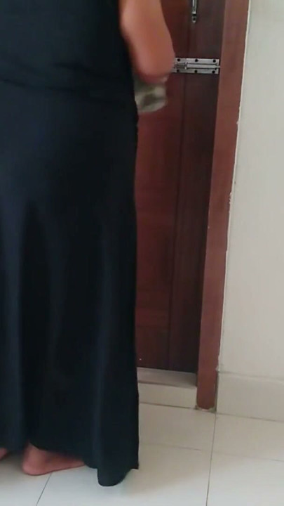 Almisriat alhimar kabirat muthir zawjat almalaein rabib 'athna' tanzif almanzil - anální šukání a obrovské sperma | Klipy 2