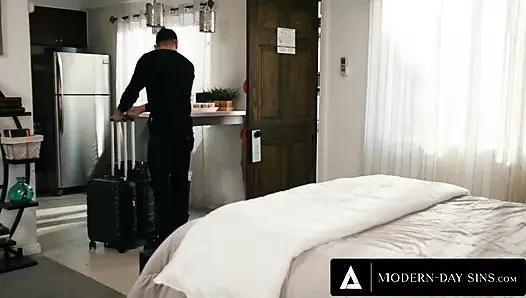 MODERN-DAY SINS - маленькая шайба просит тебя кончить на мои ступни после этой горячей сцены секса