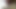 仮面の蝶が足の指を塗っています