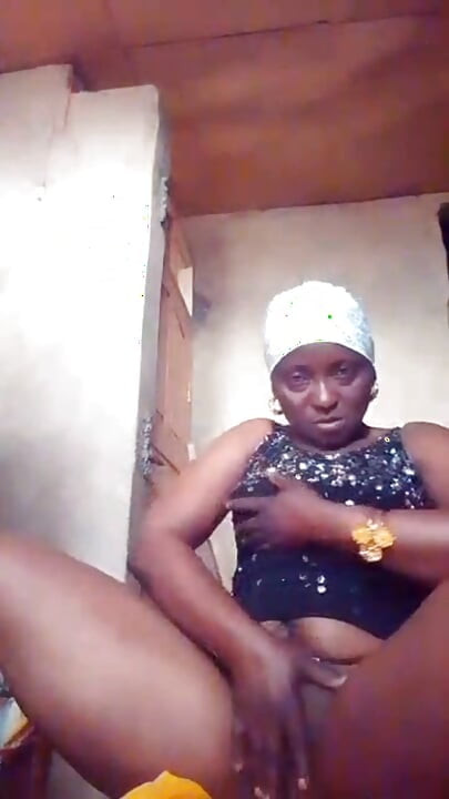 Fat Sugar Mama Is Horny She Masturbating