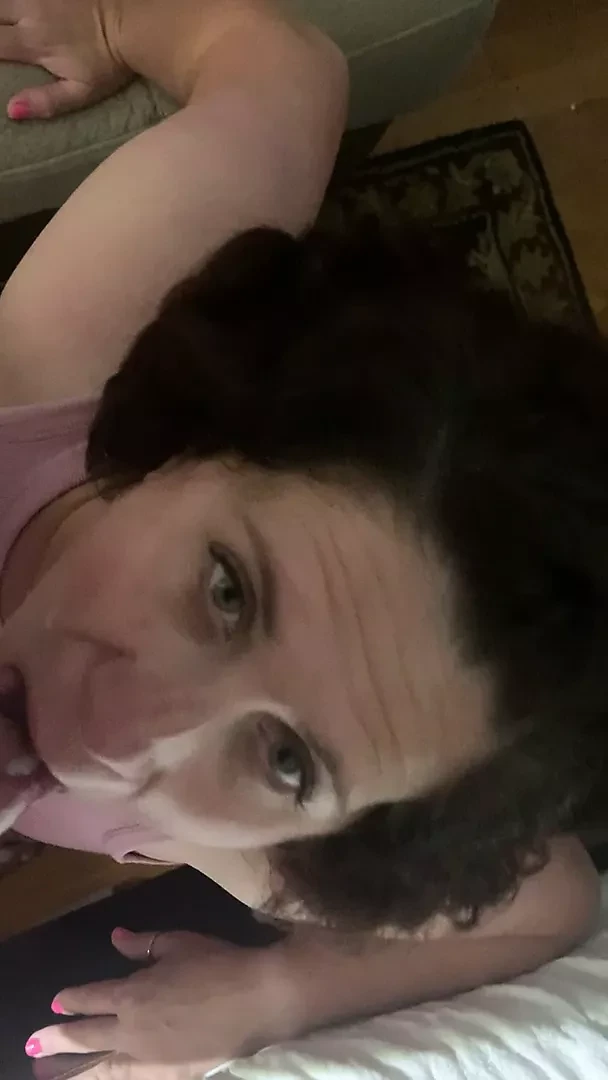 Milf takes hot load on her face