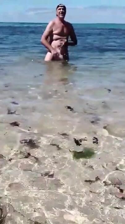 Mesti berkongsi detik dari "Pantai Adeliade"