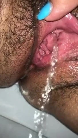 Lyusia pissing  hairy  pizda