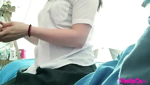 Jag knullar min sexiga klasskamrat medan vi studerar