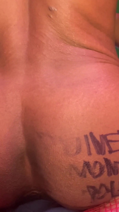 Snažan trenutak iz "Femboy Showing Massive Neuppy Prolapse Butthole"