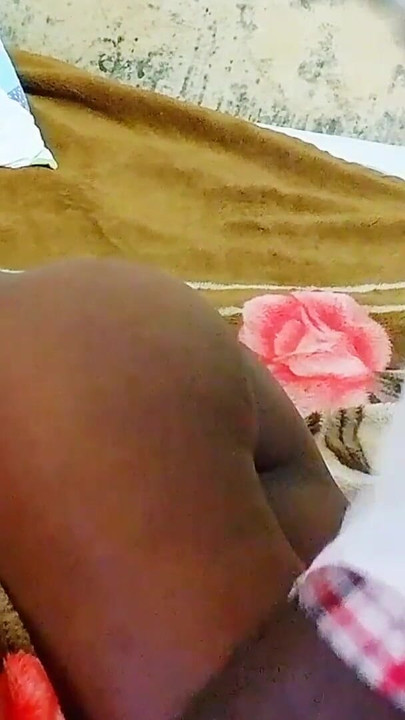 ฉันพบว่าเธอช่วยตัวเองและถูกยั่วยวนให้เย็ดเธอด้วยสไตล์ที่ฉันชอบ | คลิป 1