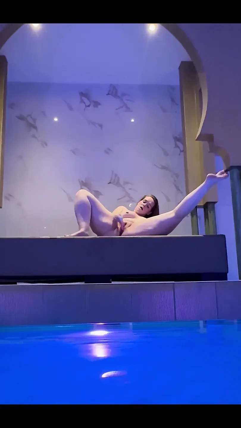 I Was so Horny in This Spa That I Had to Play with Myself