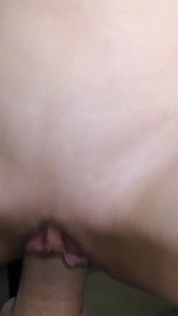 Emotionaler moment von "Kleine MILf, die sich wie ein student gekleidet hat"