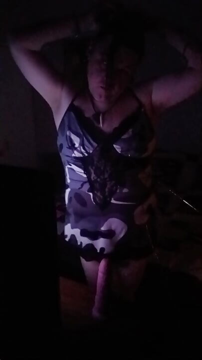 आईने में चुदाई की मस्ती और चुसाई का अभ्यास