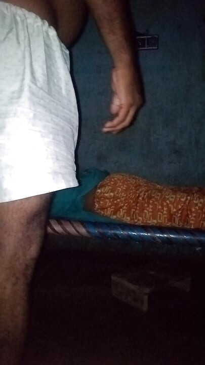 Bhabhi ne rat me chudai ki chut me mal dalbaya