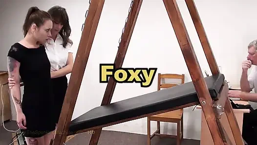 Foxy spanking maschine - muschi auspeitschen