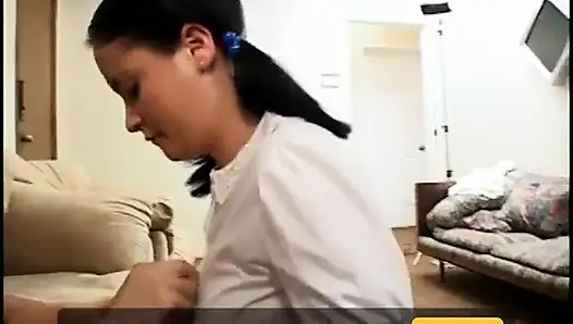 Cewek imut latina yang mungil dientot gaya doggy setelah nyepong kontol