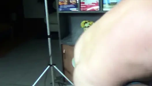 Офисные шлюшки из Франции должны сосать член в тройничке