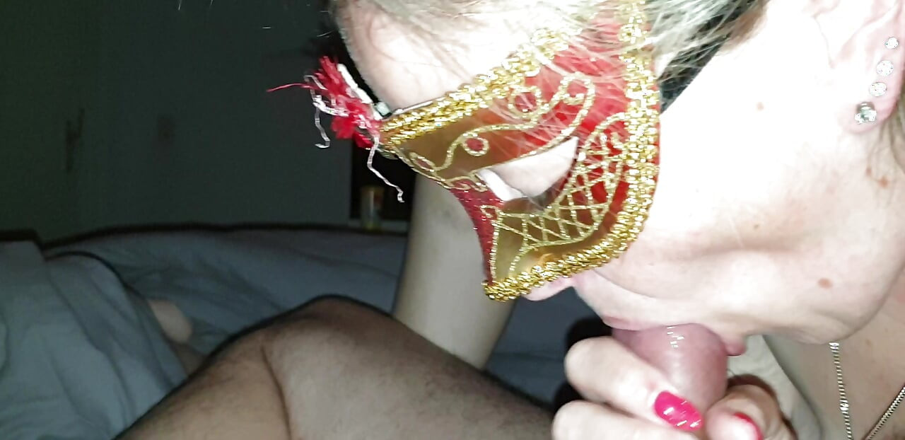 Memekku penuh sperma. Pertama aku menarik dan mengisap kontol yang bagus. Creampie. 1 dari 2.