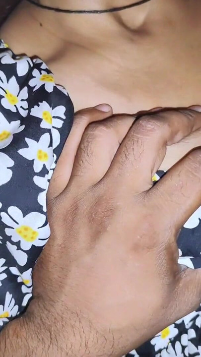 Ateşli büyük memeli yenge ağzına boşalmak için ıslak yarak emiyor | Klip 1