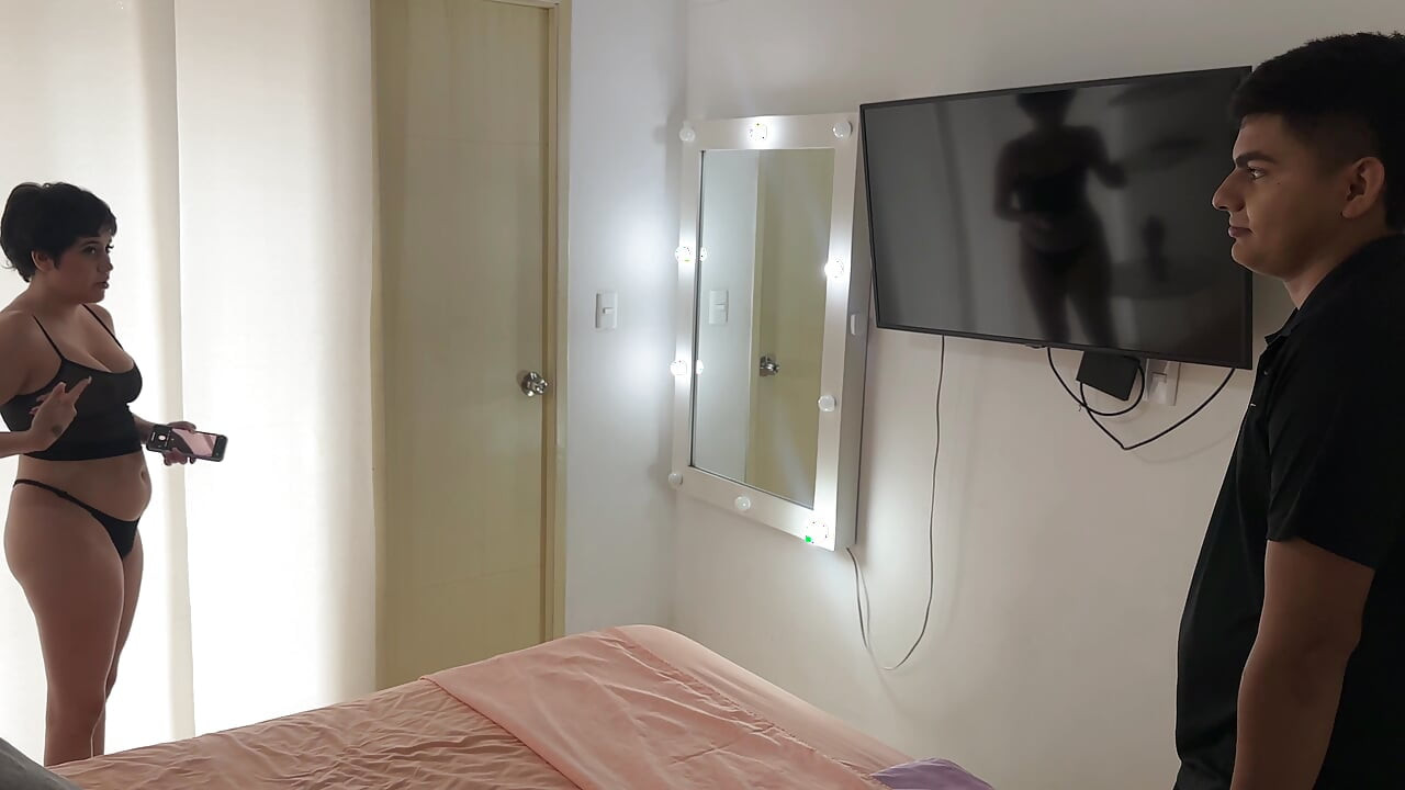 I See My Latina Stepsister Taking Sexy Photos For Her Boyfriend