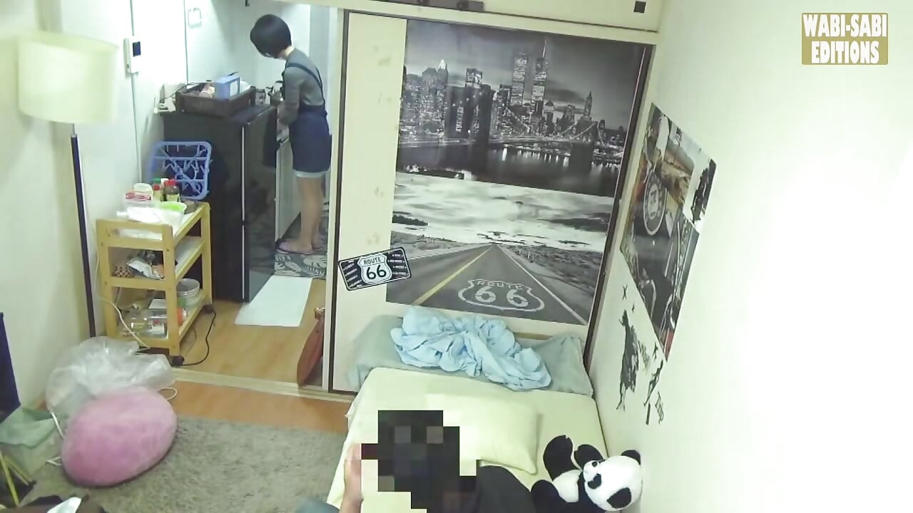 Η κυρία της γειτονιάς που αντιμετωπίζει το δωμάτιό μου ως το ιδιωτικό της σημείο ευχαρίστησης