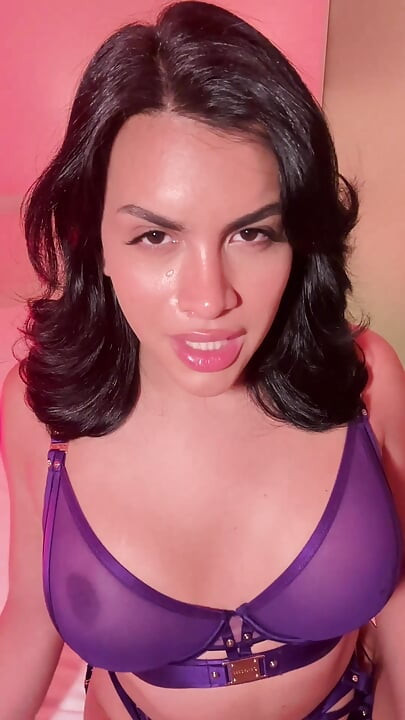 Viviana Trans Latina In Sexy Lingerie Jerking Herself Off