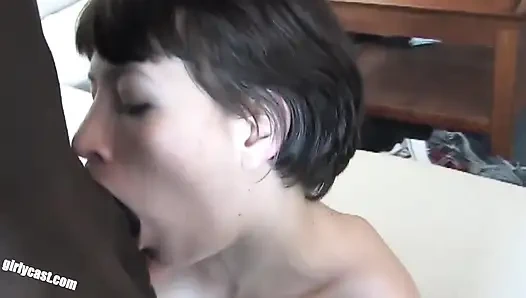 Pia Sofies erster schwarzer schwanz, während ihr cuckold zuschaut