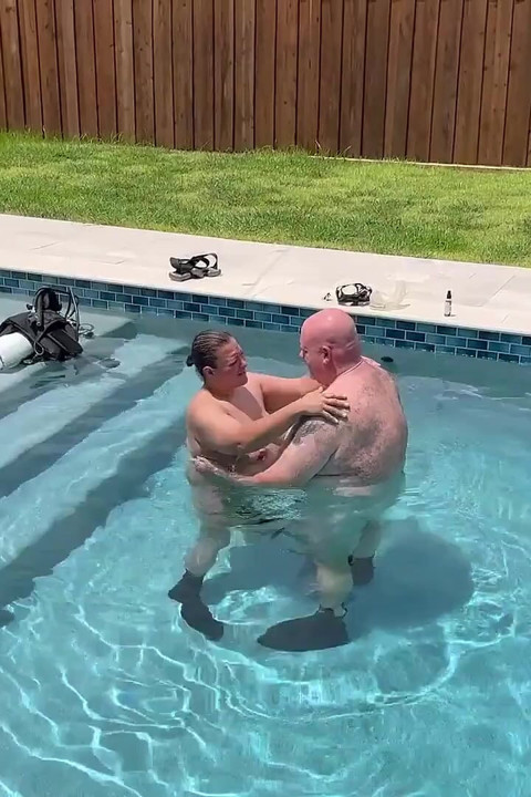 Fodendo na piscina