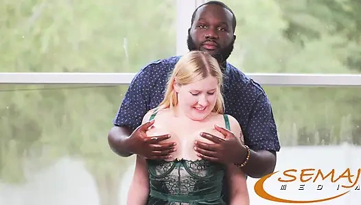 Semaj media - eine schöne blasse emma shay liebt es, ihre titten angebetet zu bekommen!!