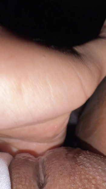 내 고르가 질은 기분 좋으려면 정말 두꺼운 음경이 필요해