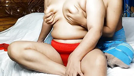 Stiefmutter teilt bett mit frechen stiefsohn - harter tabu-nachtfick