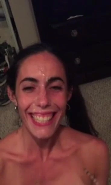 Girlfriend gets huge facial cumshot