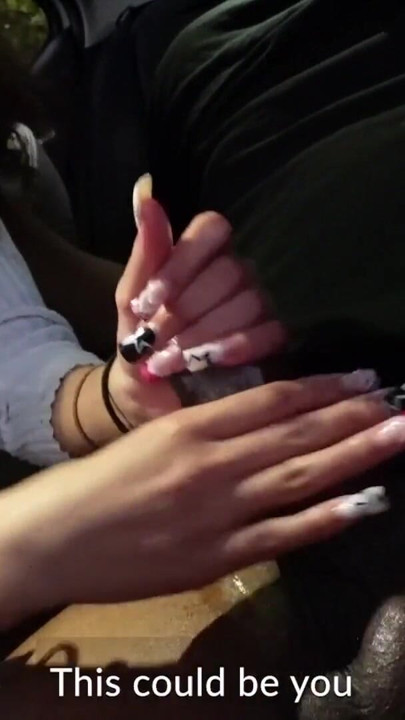 Starrsoles Gives Me Et footjob, der ender med et post-orgasme tourment handjob Pov1 | Klip 2