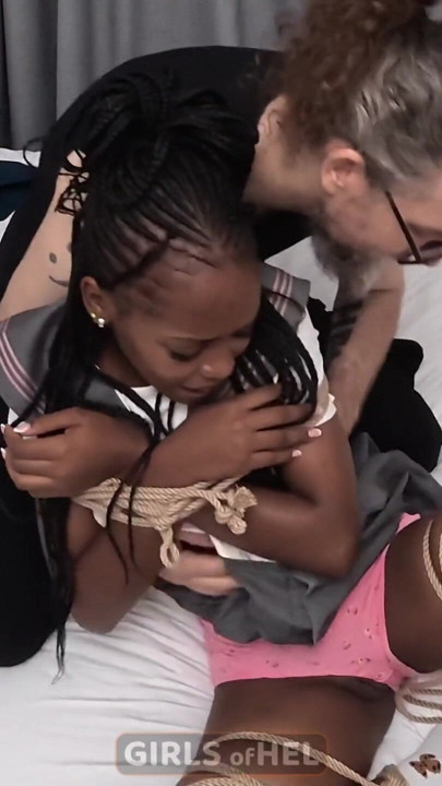 Amarrada e feita para gozar - estudante negra em cativeiro | Clipe 1