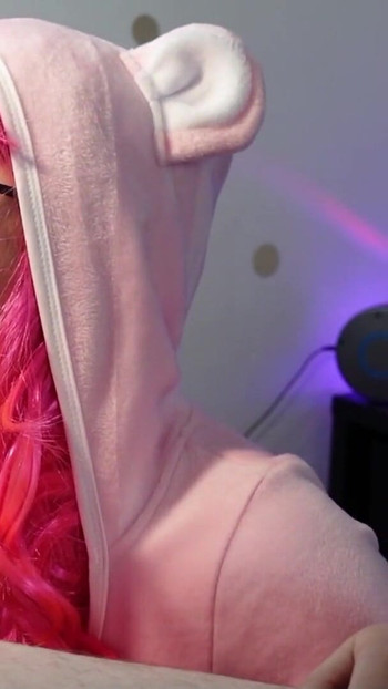 Ikonikus pillanat a "Kis német mostohanővér szopást ad POV-nak a cosplay esemény után jelmezben"