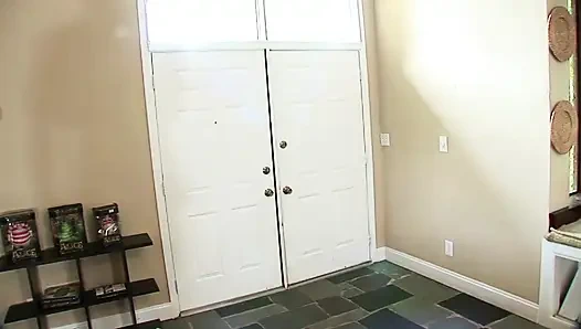 Beautifulo teen wichst und lutscht schwanz bis zum abspritzen in pov