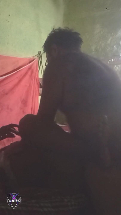 Une vraie soubrette indienne excitée et baisée | Clip 1