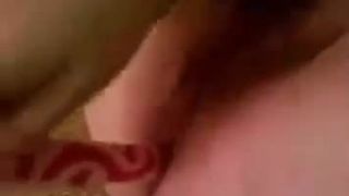 Heißes Video von Schwester, die mit ihrer nassen Muschi spielt