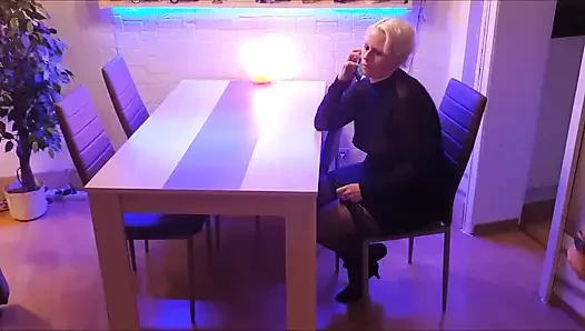 Трах Во Время Разговора По Телефону С Мачехой