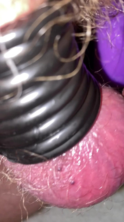 Moj kurac vezan u kavezu