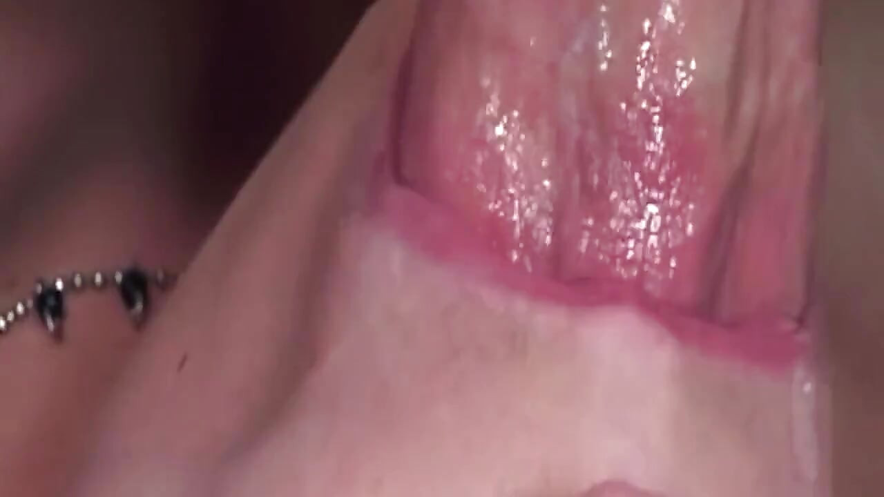 Blonďatá kočička deepthroats obrovský penis s intenzitou srážení