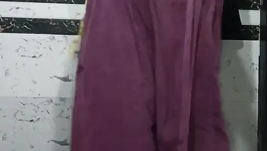 Priya bhabi große muschi-show