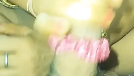 Desi priya yenge ayakla muamele ve blojob elle muamele vum ağzına alıyor