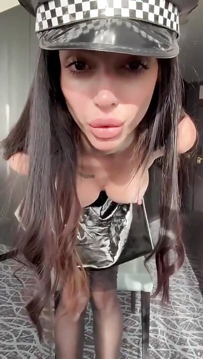 Κορίτσι της αστυνομίας σου δίνει JOI και αυνανίζεται