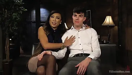 Slutty Ta Gets T&a From Dtf TS School Administrator Venus Lux!