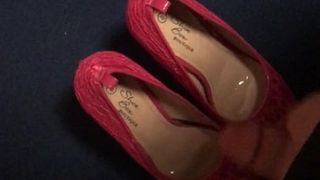 Cumming over my pink heels