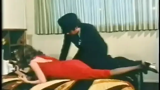 Jacqueline larians lagi asik nyepong dan ngentot kontol supir limo di kamar tidurnya