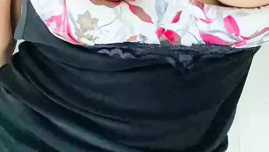 Quente indiana universitária mostrando peitos e buceta