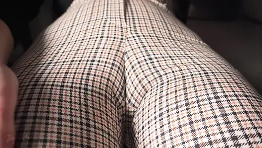 Шаловливая коллега соблазняет и отказывает в верблюжьей лапке